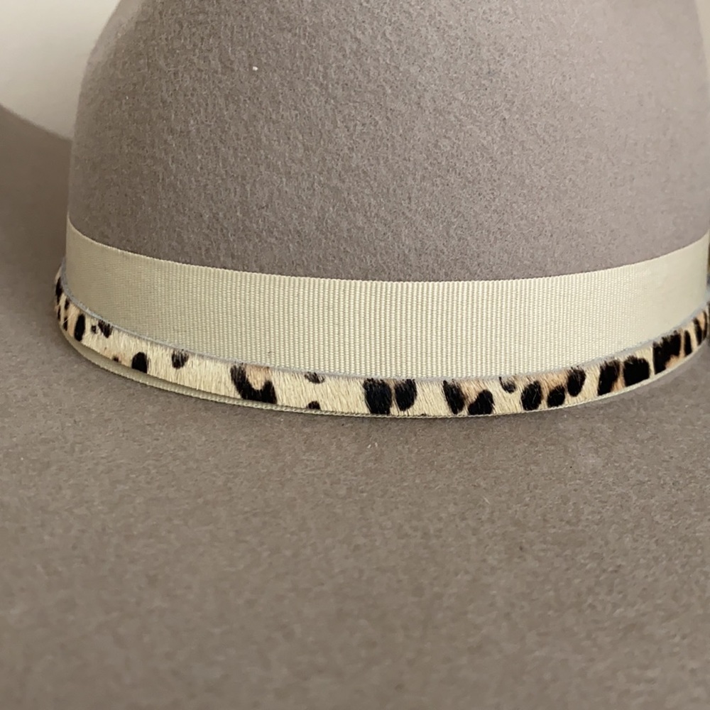 . WYETH New rare wool tan gray hat with leather calf hair cheetah bow! - Picture 3 of 5